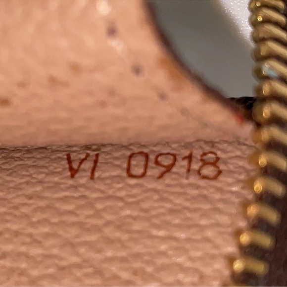 Authentic  Louis Vuitton Monogram Bucket Pouch PM W/Box - Picture 11 of 15